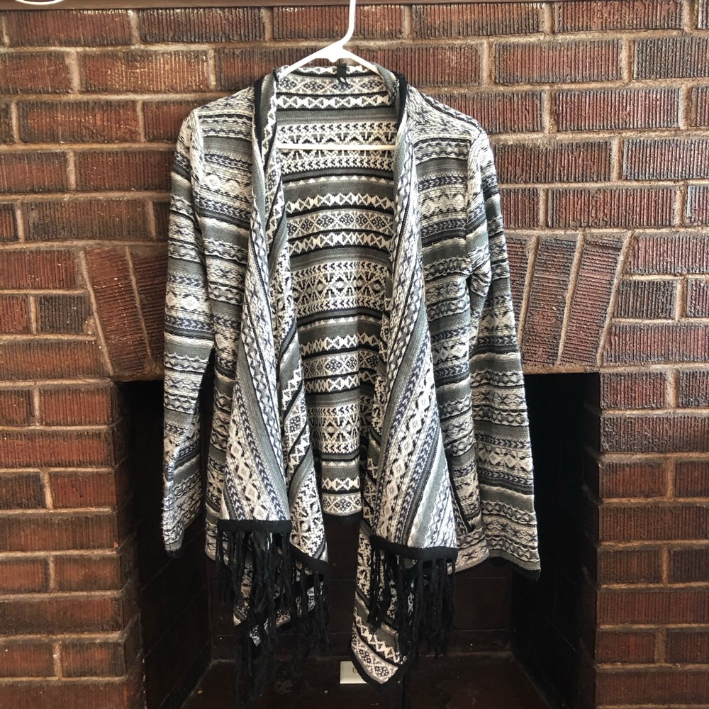 Elon Grey Tribal Pattern Cardigan Fringe Sweater L